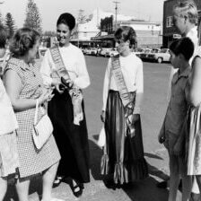 Courtesy-Maids-1968