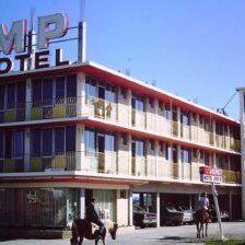 Horse-riders-at-Mid-Pacific-Motel-1967